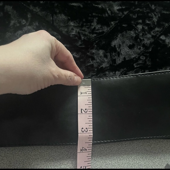 Victoria’s Secret Black Crushed Velvet Bag - Picture 8 of 8